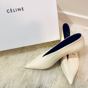 CELINE soft v-neck Nappa lambskin Pumps in Ivory